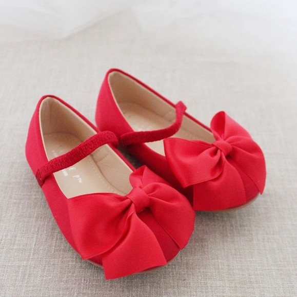 Kailee P toddler size 9 red satin Mary Jane's with bow - Picture 3 of 4
